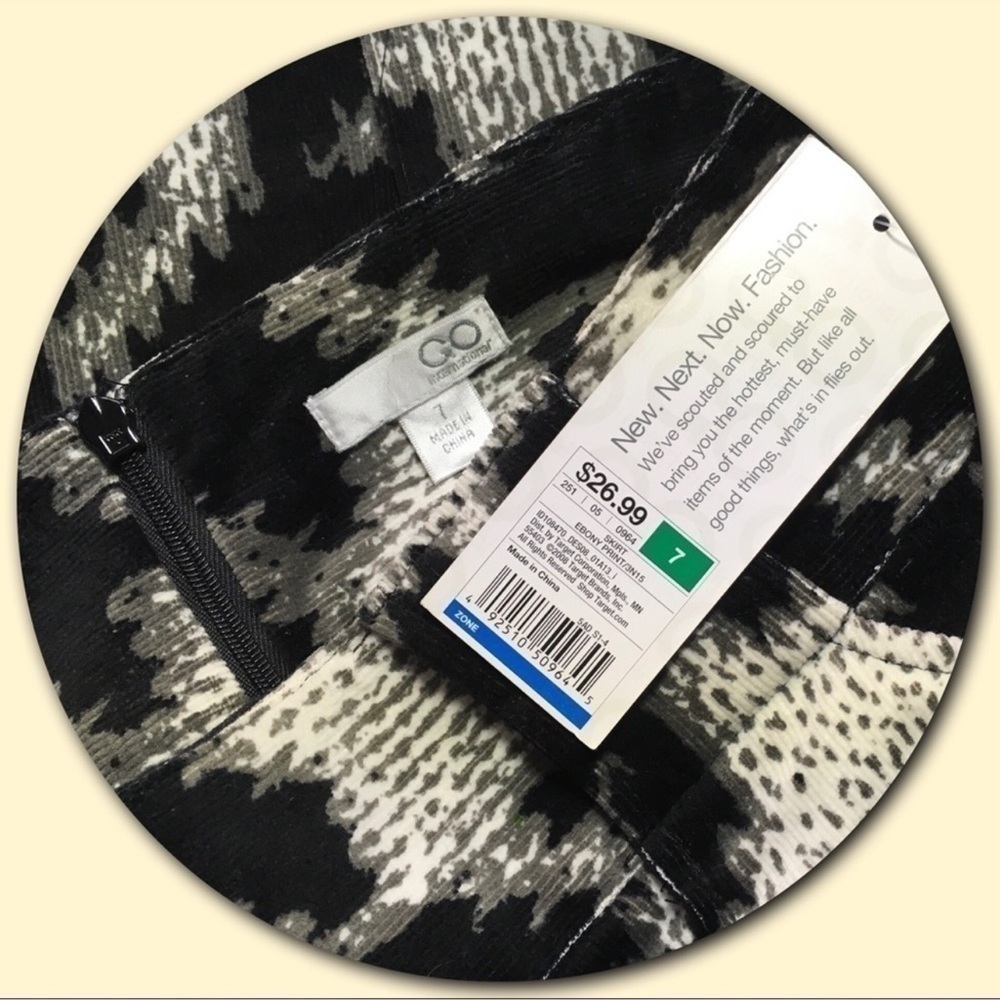 GO International Ebony Black/Gray/White
Abstract Print Corduroy Skirt. Sz 7 NWT! - Picture 5 of 5